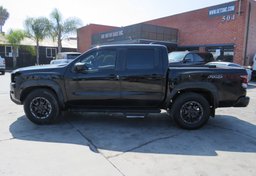 2022 Nissan Frontier - Image 12