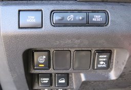 2022 Nissan Frontier - Image 40