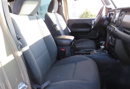 2020 Jeep Gladiator - Image 28