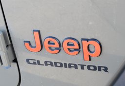 2020 Jeep Gladiator - Image 19