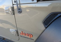 2020 Jeep Gladiator - Image 21