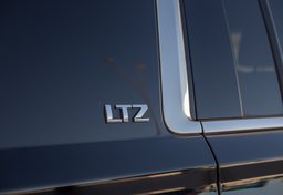 2015 Chevrolet Suburban - Image 13