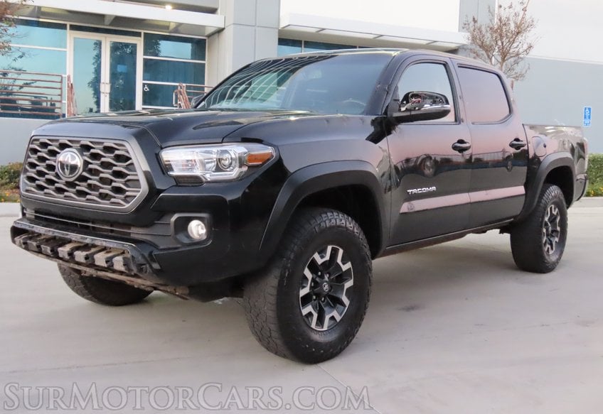 2023 Toyota Tacoma 4x4 TRD Off-Road - Image 4