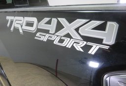 2022 Toyota Tacoma - Image 18