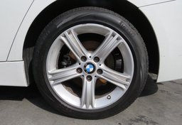 2014 BMW 3 Series - Image 19