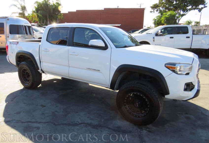2016 Toyota Tacoma - Image 2
