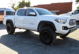 2016 Toyota Tacoma - Image 4