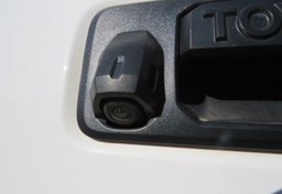 2016 Toyota Tacoma - Image 16