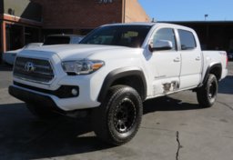 2016 Toyota Tacoma - Image 3