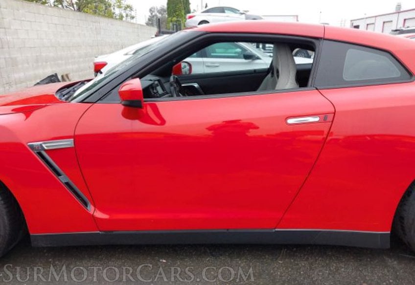 2009 Nissan GT-R - Image 4