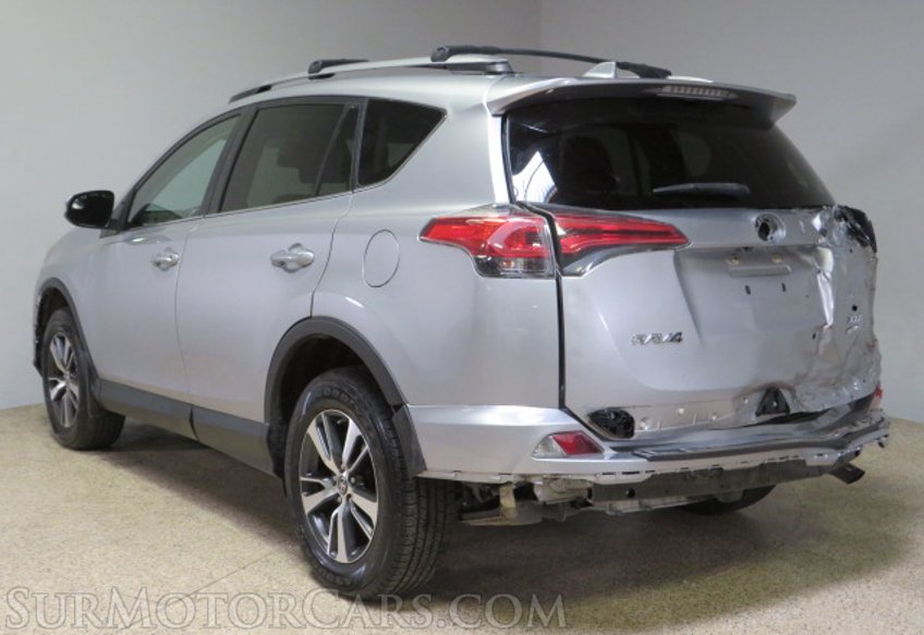 2017 Toyota RAV4 - Image 6