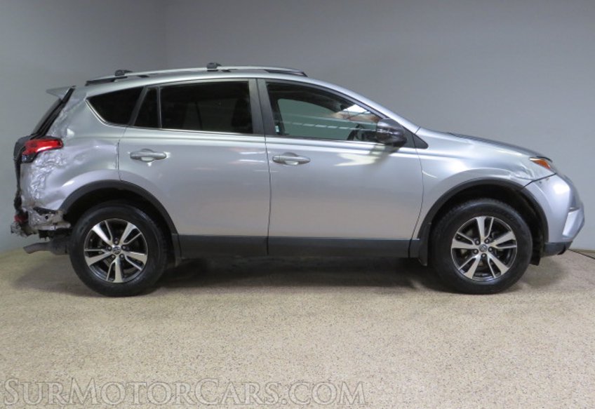 2017 Toyota RAV4 - Image 9