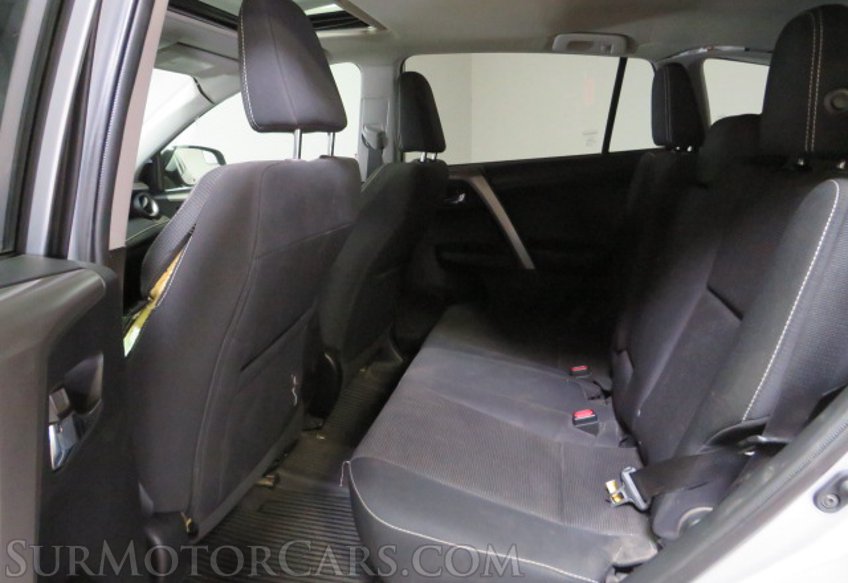 2017 Toyota RAV4 - Image 31