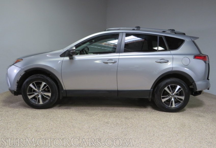 2017 Toyota RAV4 - Image 10