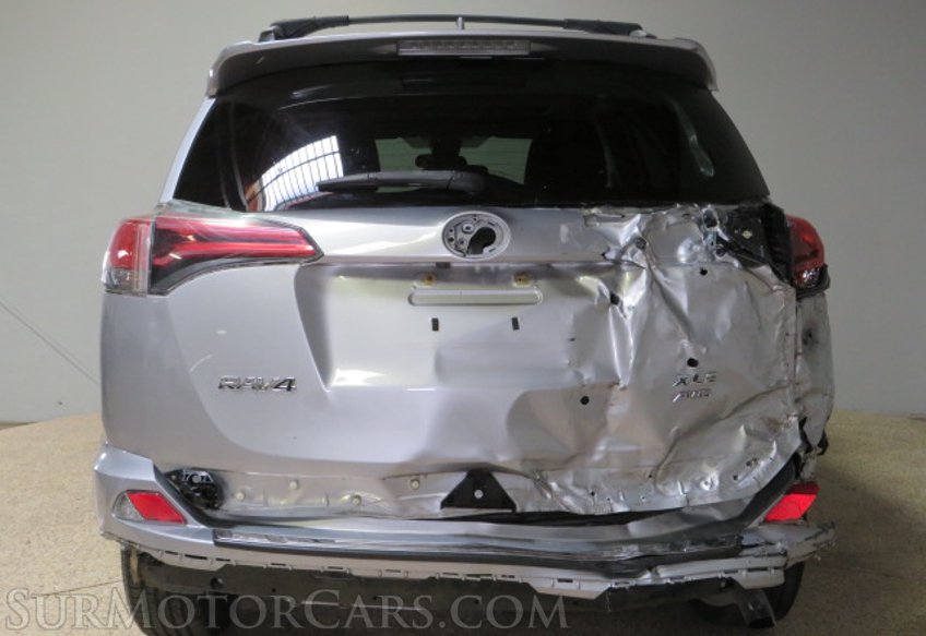 2017 Toyota RAV4 - Image 11