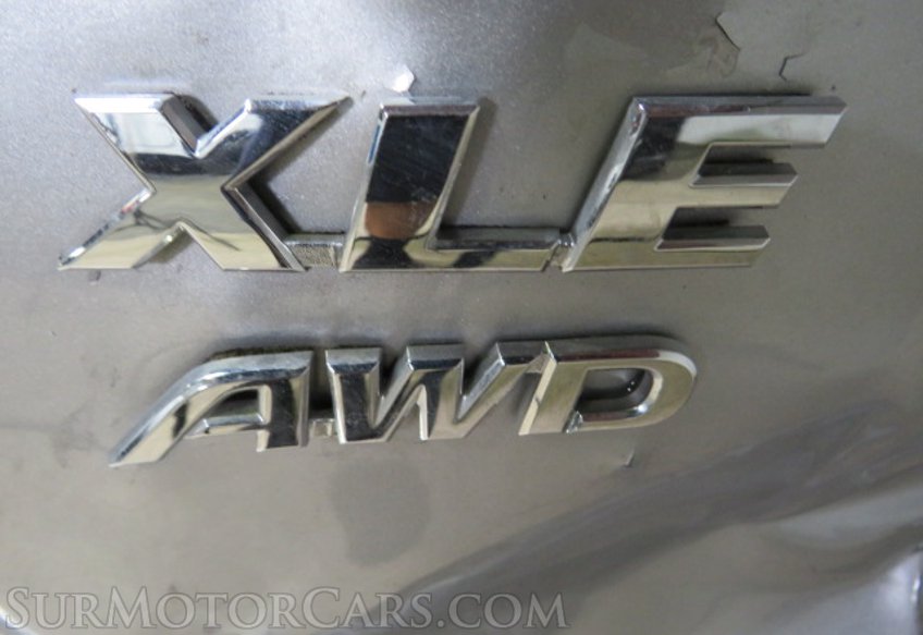 2017 Toyota RAV4 - Image 16