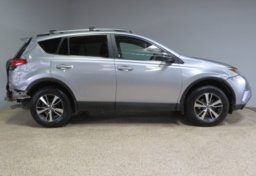 2017 Toyota RAV4 - Image 9