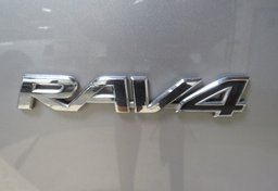 2017 Toyota RAV4 - Image 19