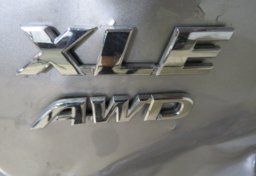 2017 Toyota RAV4 - Image 16