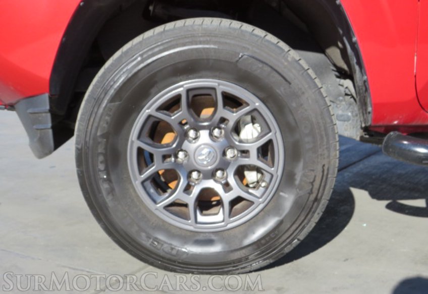 2019 Toyota Tacoma - Image 11