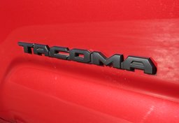 2019 Toyota Tacoma - Image 18