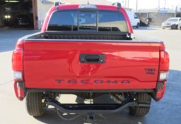 2019 Toyota Tacoma - Image 12