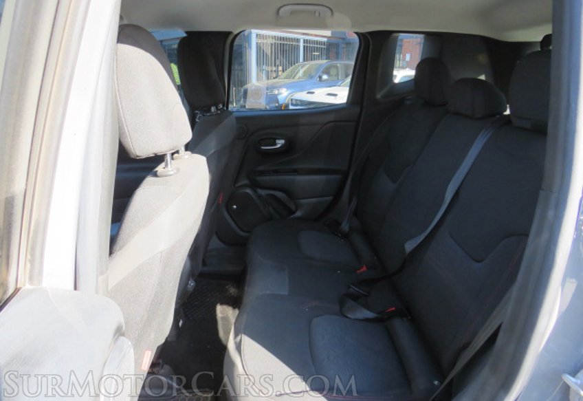 2019 Jeep Renegade - Image 30