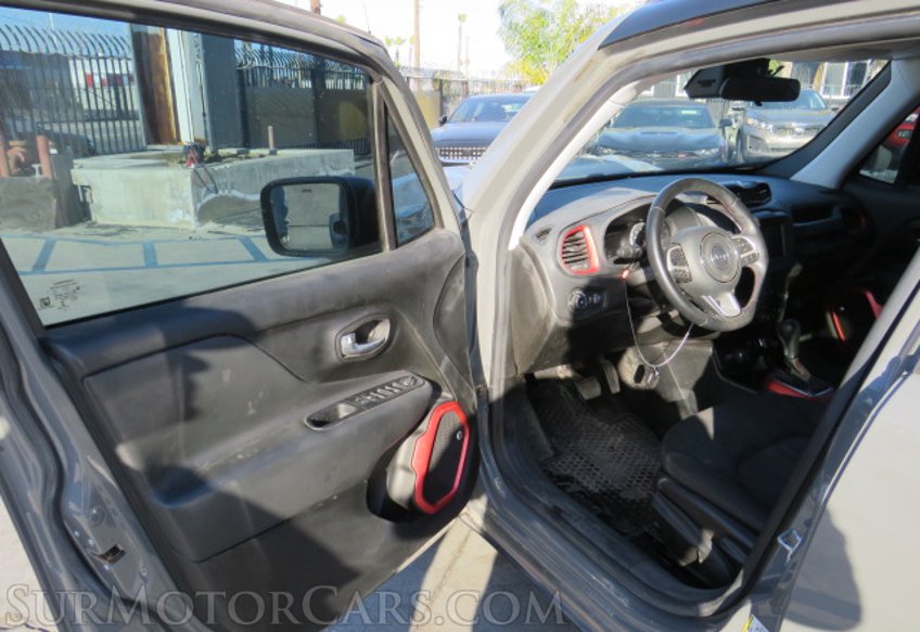 2019 Jeep Renegade - Image 22