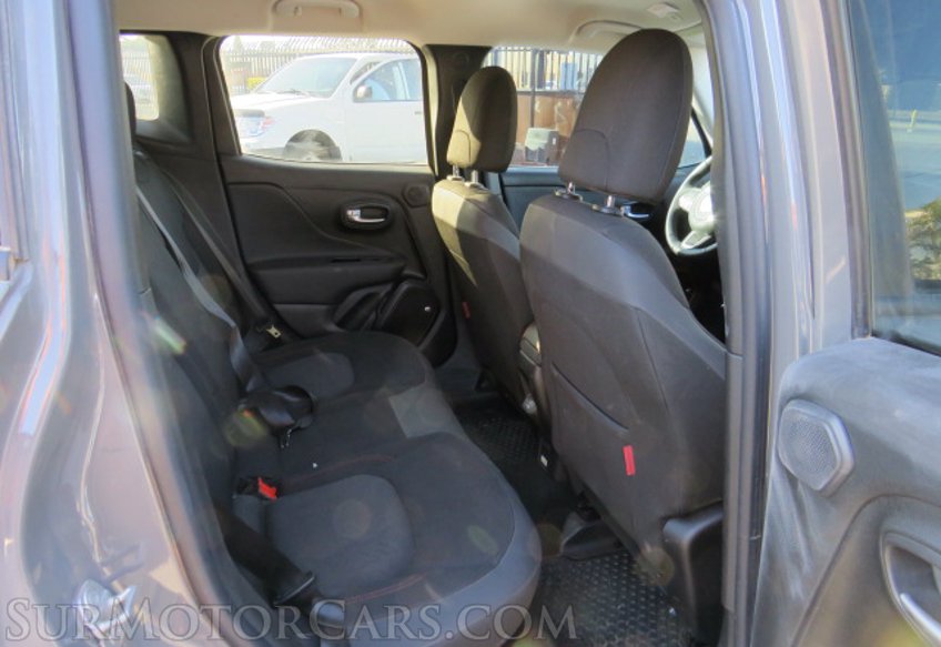 2019 Jeep Renegade - Image 32