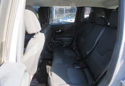 2019 Jeep Renegade - Image 30