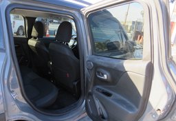 2019 Jeep Renegade - Image 33