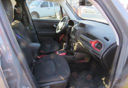 2019 Jeep Renegade - Image 25