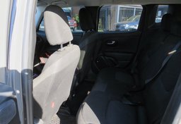 2019 Jeep Renegade - Image 28