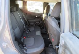 2019 Jeep Renegade - Image 31