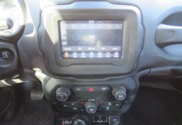 2019 Jeep Renegade - Image 37