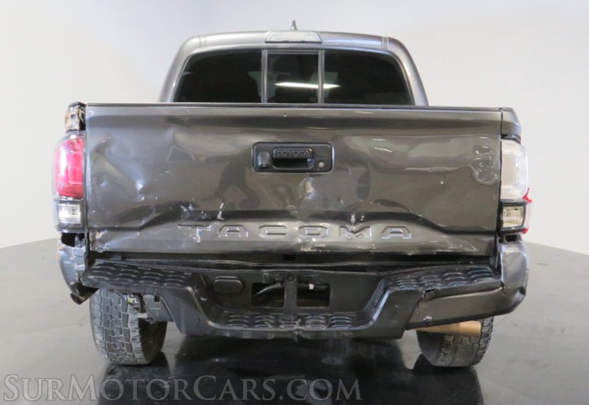 2018 Toyota Tacoma - Image 12