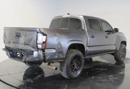 2018 Toyota Tacoma - Image 10