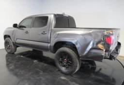 2018 Toyota Tacoma - Image 7