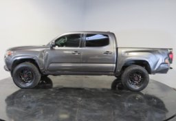 2018 Toyota Tacoma - Image 5