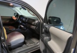 2018 Toyota Tacoma - Image 19