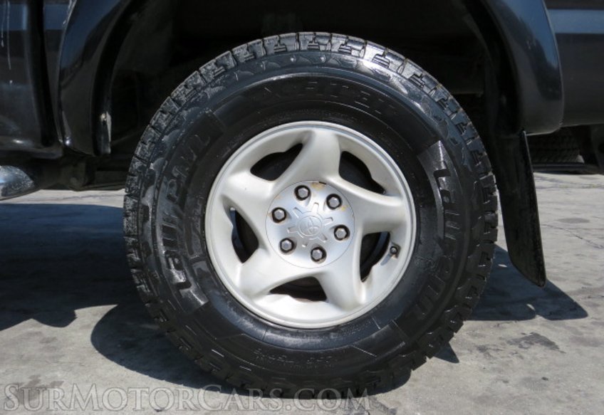 2002 Toyota Tacoma - Image 17