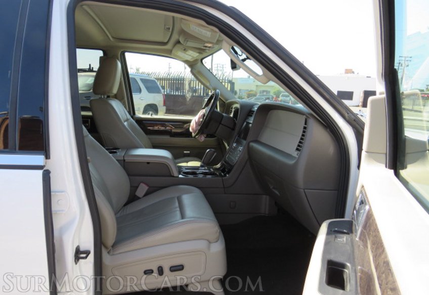 2015 Lincoln Navigator - Image 39