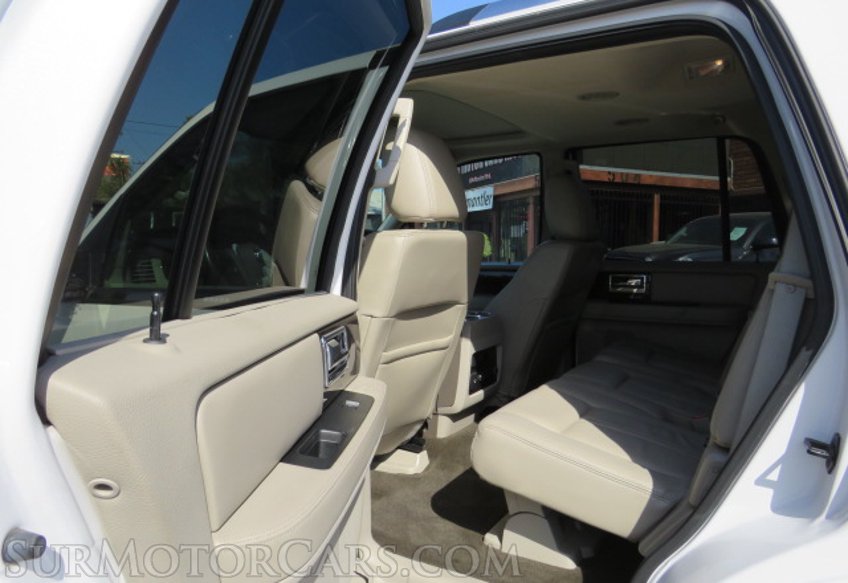 2015 Lincoln Navigator - Image 30