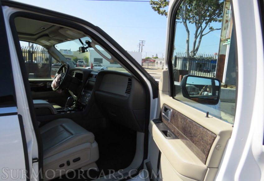 2015 Lincoln Navigator - Image 38