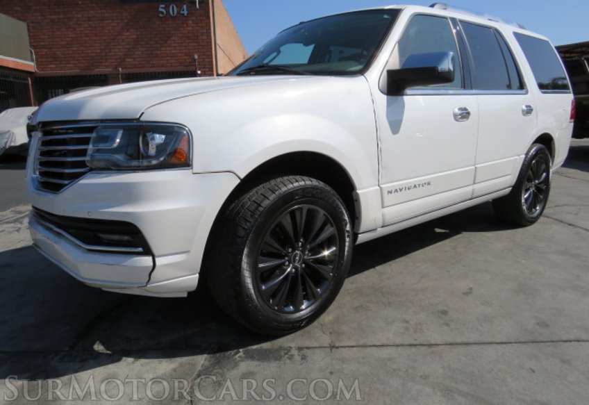 2015 Lincoln Navigator - Image 2