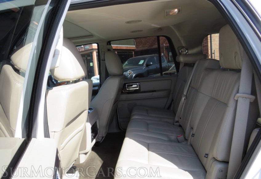 2015 Lincoln Navigator - Image 26