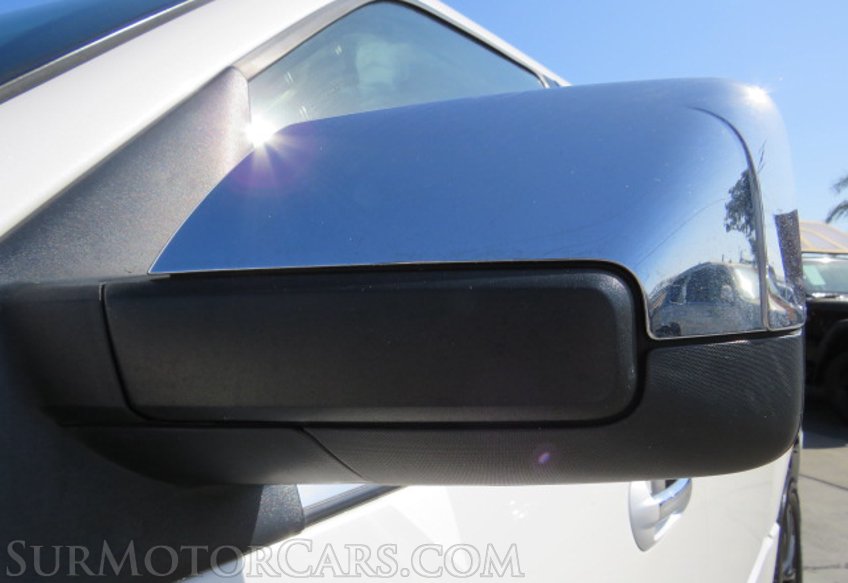 2015 Lincoln Navigator - Image 19