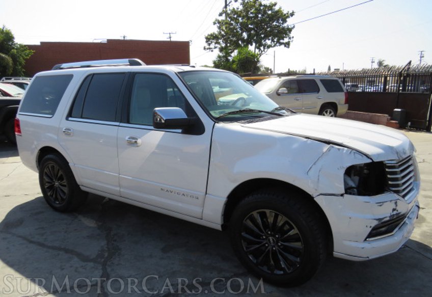 2015 Lincoln Navigator - Image 11
