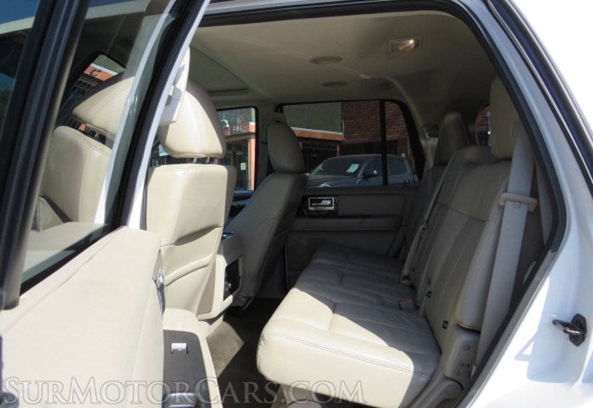 2015 Lincoln Navigator - Image 31