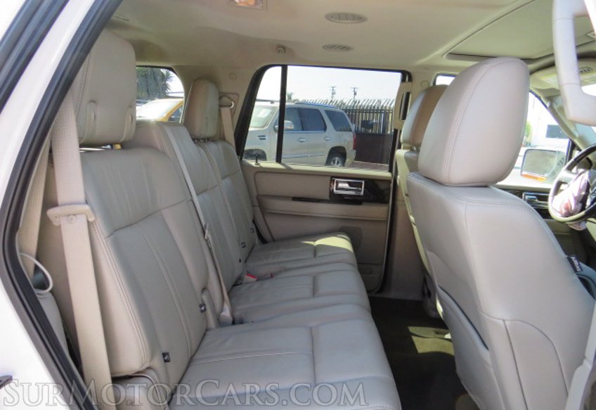 2015 Lincoln Navigator - Image 36